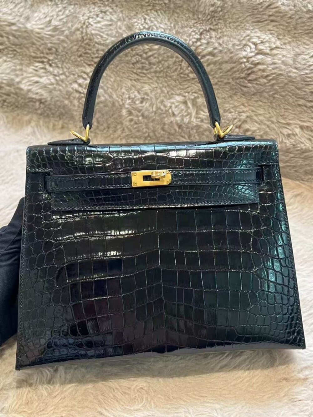 Classic Hermes Bag: A Stylish and Versatile Choice for Elegance